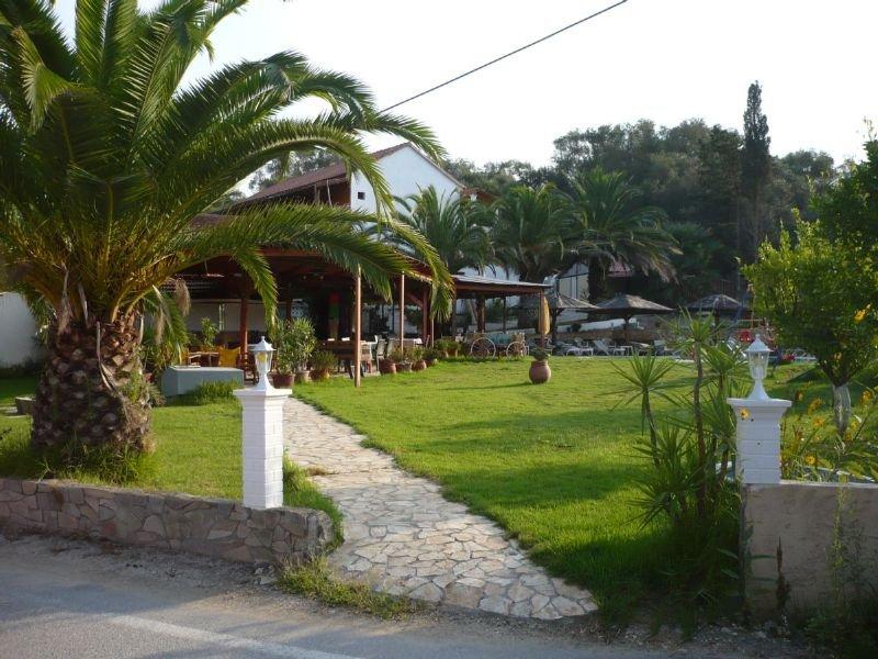 Pension Nychterida Маратиас Екстериор снимка
