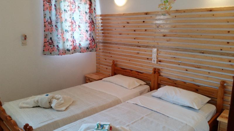 Pension Nychterida Маратиас Екстериор снимка